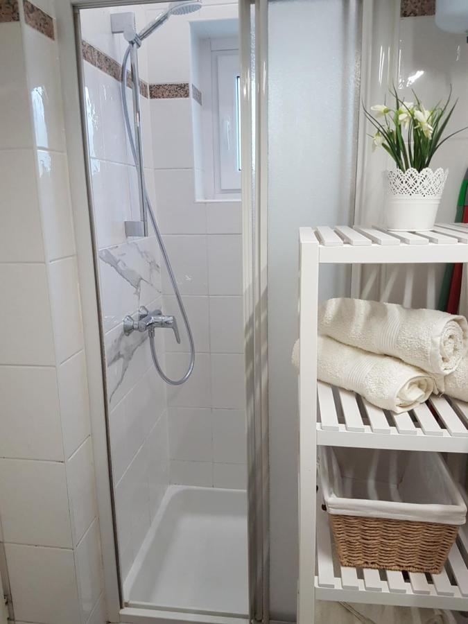 קופר Apartma Zusterna Za Bazenom מראה חיצוני תמונה